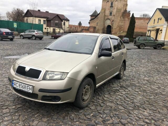 Бежевый Шкода Фабия, объемом двигателя 0 л и пробегом 285 тыс. км за 3000 $, фото 1 на Automoto.ua