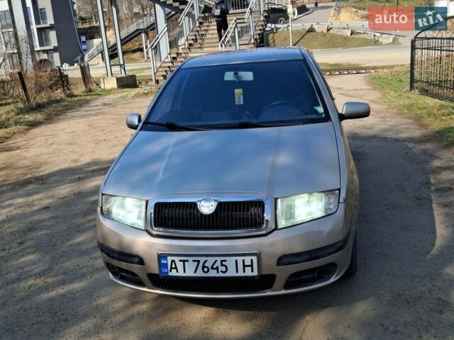 Бежевый Шкода Фабия, объемом двигателя 1.39 л и пробегом 313 тыс. км за 2300 $, фото 1 на Automoto.ua