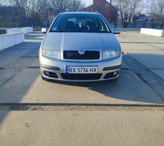 Бежевый Шкода Фабия, объемом двигателя 1.4 л и пробегом 1 тыс. км за 4200 $, фото 1 на Automoto.ua