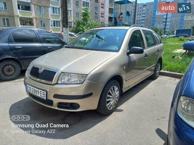 Бежевый Шкода Фабия, объемом двигателя 1.2 л и пробегом 240 тыс. км за 3050 $, фото 1 на Automoto.ua