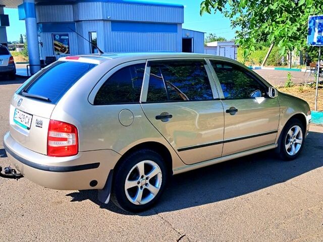 Бежевий Шкода Фабія, об'ємом двигуна 1.2 л та пробігом 330 тис. км за 4400 $, фото 1 на Automoto.ua