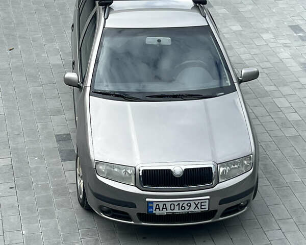 Бежевый Шкода Фабия, объемом двигателя 1.39 л и пробегом 252 тыс. км за 4200 $, фото 1 на Automoto.ua