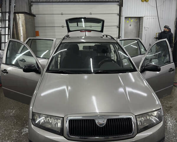 Бежевий Шкода Фабія, об'ємом двигуна 1.39 л та пробігом 240 тис. км за 4800 $, фото 1 на Automoto.ua