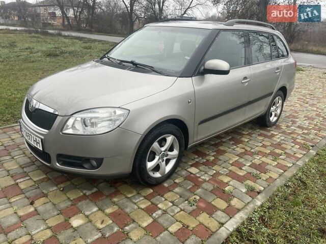 Бежевий Шкода Фабія, об'ємом двигуна 1.6 л та пробігом 225 тис. км за 6000 $, фото 1 на Automoto.ua