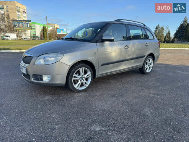 Бежевый Шкода Фабия, объемом двигателя 1.39 л и пробегом 190 тыс. км за 5600 $, фото 1 на Automoto.ua