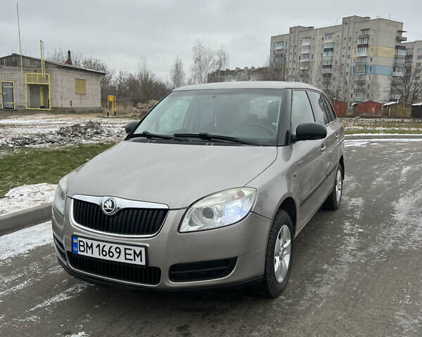 Бежевый Шкода Фабия, объемом двигателя 1.6 л и пробегом 203 тыс. км за 5350 $, фото 1 на Automoto.ua