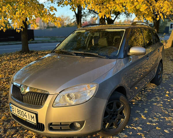 Бежевый Шкода Фабия, объемом двигателя 1.39 л и пробегом 215 тыс. км за 6299 $, фото 1 на Automoto.ua