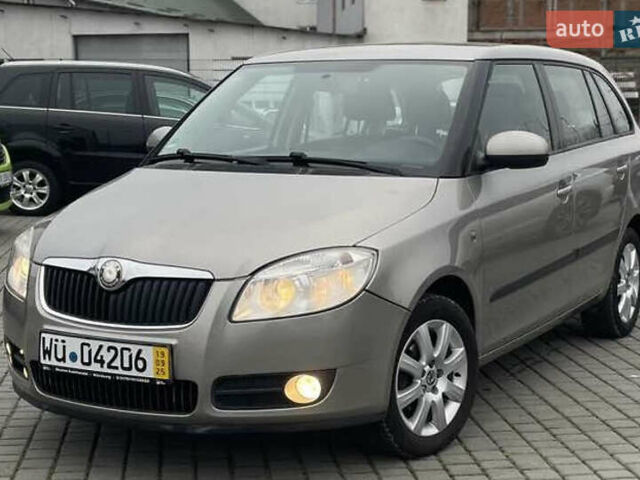 Бежевый Шкода Фабия, объемом двигателя 1.6 л и пробегом 186 тыс. км за 5750 $, фото 1 на Automoto.ua