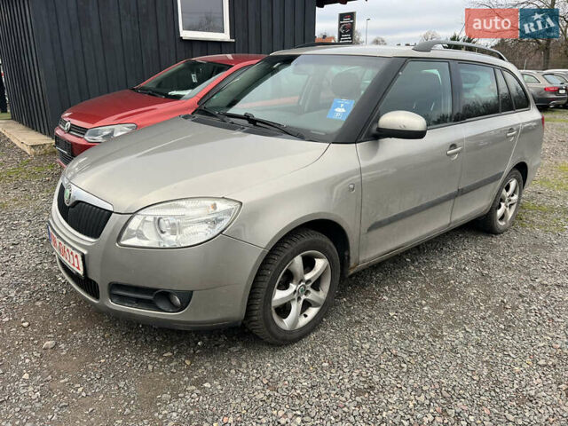 Бежевий Шкода Фабія, об'ємом двигуна 1.6 л та пробігом 240 тис. км за 5600 $, фото 1 на Automoto.ua