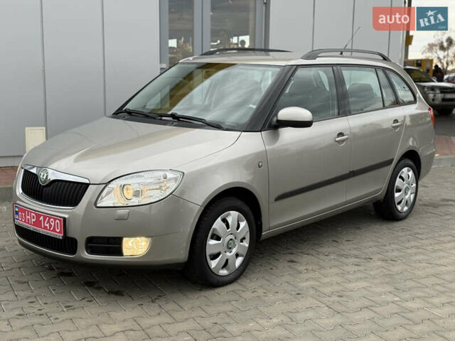 Бежевый Шкода Фабия, объемом двигателя 1.6 л и пробегом 190 тыс. км за 5850 $, фото 1 на Automoto.ua