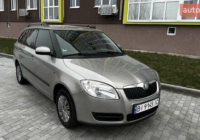 Бежевий Шкода Фабія, об'ємом двигуна 1.6 л та пробігом 240 тис. км за 6200 $, фото 1 на Automoto.ua