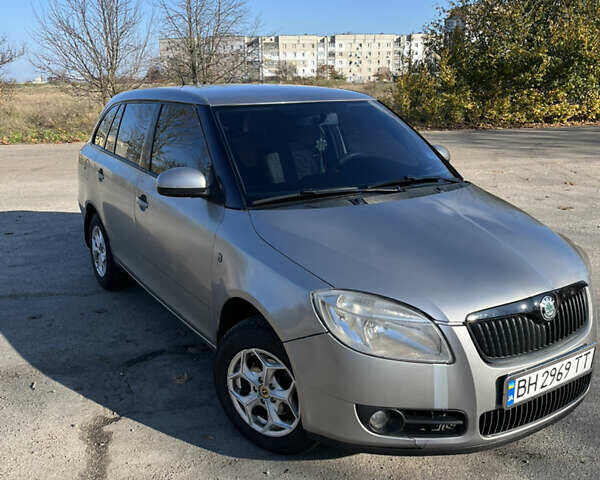 Бежевый Шкода Фабия, объемом двигателя 1.2 л и пробегом 170 тыс. км за 5500 $, фото 1 на Automoto.ua