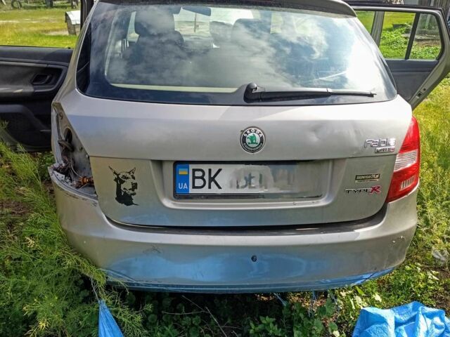 Бежевый Шкода Фабия, объемом двигателя 1.4 л и пробегом 360 тыс. км за 1500 $, фото 1 на Automoto.ua