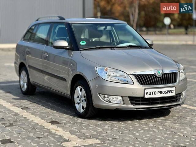 Бежевый Шкода Фабия, объемом двигателя 1.4 л и пробегом 191 тыс. км за 6200 $, фото 1 на Automoto.ua
