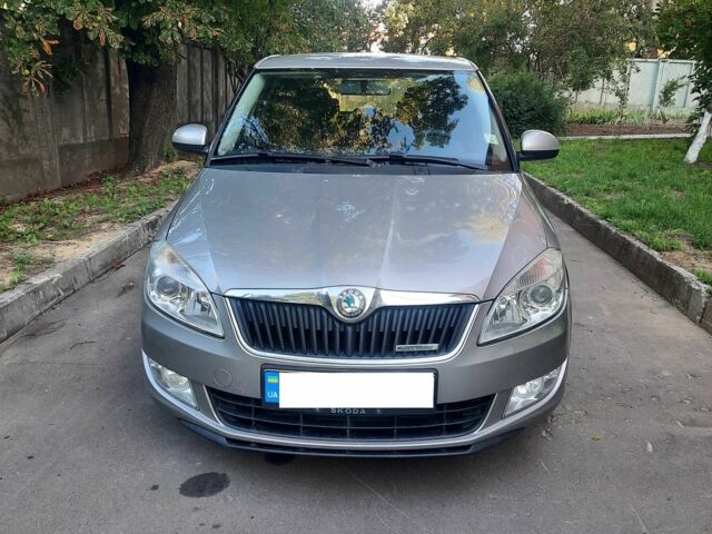 Бежевый Шкода Фабия, объемом двигателя 1.2 л и пробегом 270 тыс. км за 5500 $, фото 1 на Automoto.ua