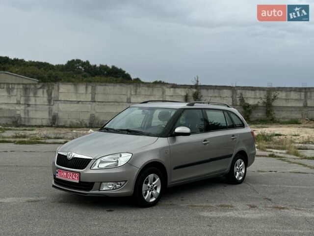 Бежевый Шкода Фабия, объемом двигателя 1.6 л и пробегом 192 тыс. км за 5900 $, фото 1 на Automoto.ua