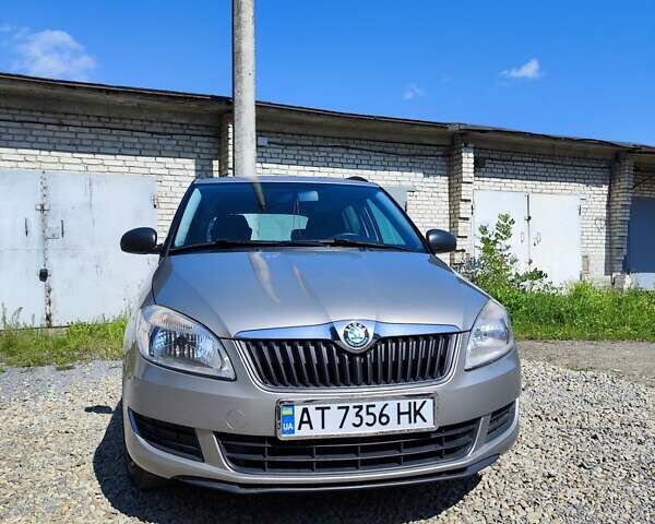 Бежевый Шкода Фабия, объемом двигателя 1.2 л и пробегом 195 тыс. км за 5200 $, фото 1 на Automoto.ua