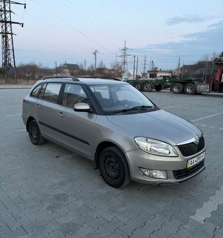 Бежевый Шкода Фабия, объемом двигателя 1.39 л и пробегом 272 тыс. км за 4890 $, фото 1 на Automoto.ua