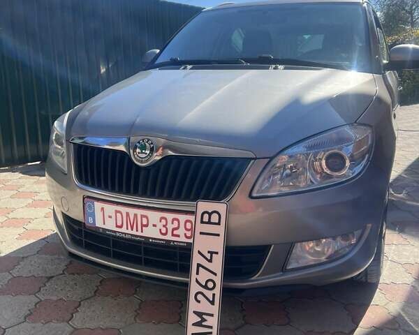 Бежевий Шкода Фабія, об'ємом двигуна 1.2 л та пробігом 253 тис. км за 5900 $, фото 1 на Automoto.ua