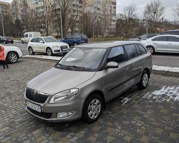 Бежевый Шкода Фабия, объемом двигателя 1.39 л и пробегом 143 тыс. км за 5850 $, фото 1 на Automoto.ua