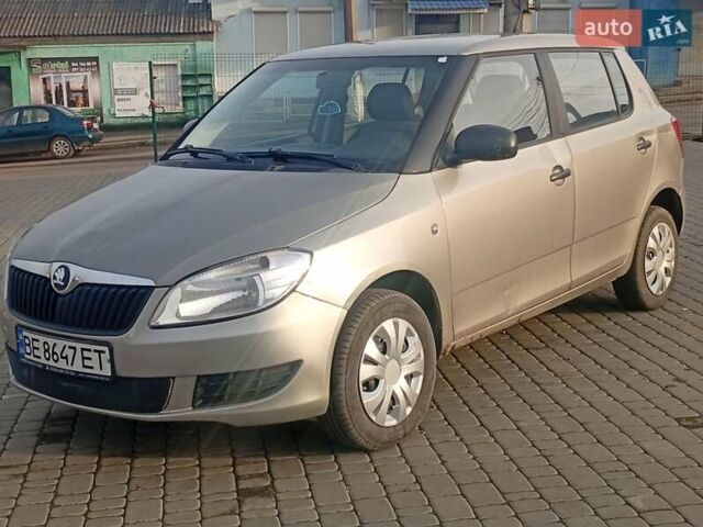 Бежевый Шкода Фабия, объемом двигателя 1.2 л и пробегом 220 тыс. км за 3000 $, фото 1 на Automoto.ua