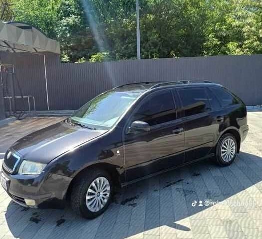 Черный Шкода Фабия, объемом двигателя 1 л и пробегом 240 тыс. км за 1900 $, фото 1 на Automoto.ua