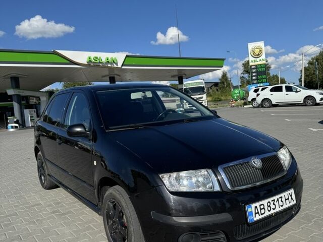 Черный Шкода Фабия, объемом двигателя 1.4 л и пробегом 269 тыс. км за 3300 $, фото 1 на Automoto.ua