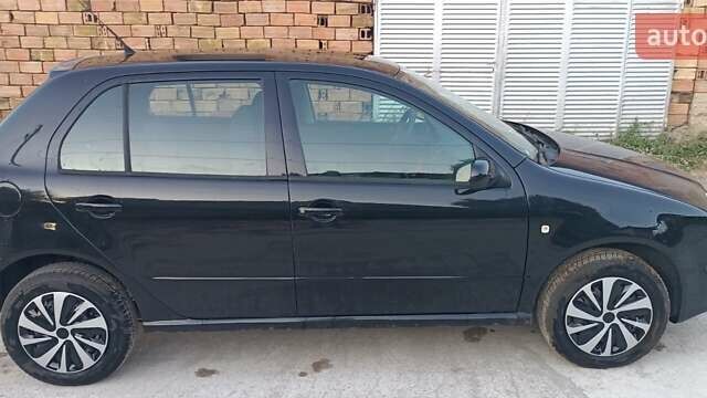 Черный Шкода Фабия, объемом двигателя 1.2 л и пробегом 189 тыс. км за 4054 $, фото 1 на Automoto.ua