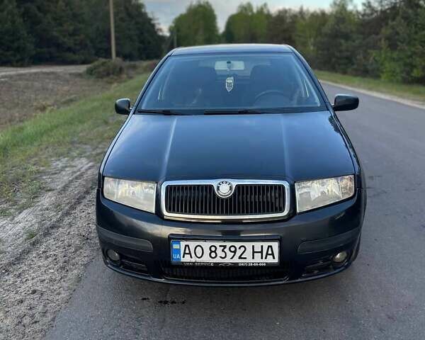 Черный Шкода Фабия, объемом двигателя 1.2 л и пробегом 260 тыс. км за 2600 $, фото 1 на Automoto.ua