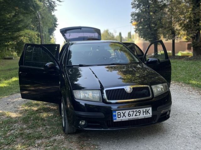 Черный Шкода Фабия, объемом двигателя 1.4 л и пробегом 225 тыс. км за 5300 $, фото 1 на Automoto.ua