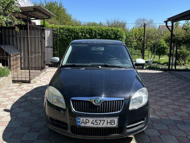 Черный Шкода Фабия, объемом двигателя 1.2 л и пробегом 195 тыс. км за 3500 $, фото 1 на Automoto.ua