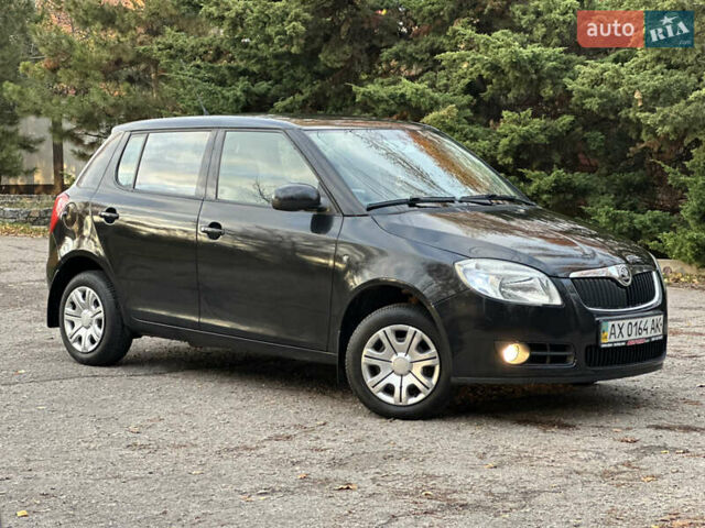 Черный Шкода Фабия, объемом двигателя 1.39 л и пробегом 153 тыс. км за 4250 $, фото 1 на Automoto.ua