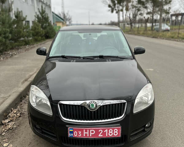 Черный Шкода Фабия, объемом двигателя 1.4 л и пробегом 197 тыс. км за 5000 $, фото 1 на Automoto.ua