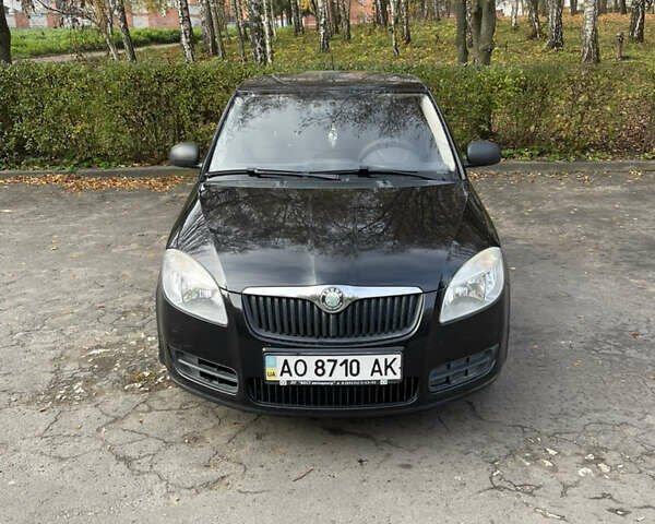 Черный Шкода Фабия, объемом двигателя 0 л и пробегом 121 тыс. км за 4100 $, фото 1 на Automoto.ua