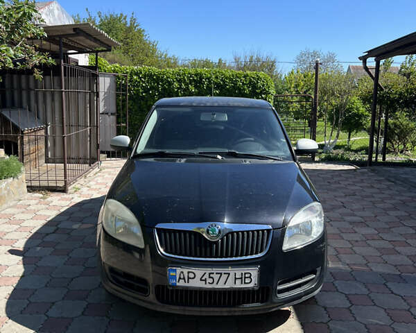 Черный Шкода Фабия, объемом двигателя 1.2 л и пробегом 195 тыс. км за 3200 $, фото 1 на Automoto.ua