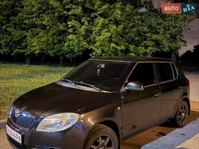 Черный Шкода Фабия, объемом двигателя 1.4 л и пробегом 162 тыс. км за 5500 $, фото 1 на Automoto.ua