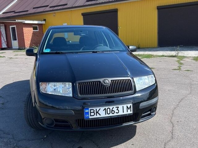 Черный Шкода Фабия, объемом двигателя 1.39 л и пробегом 238 тыс. км за 4350 $, фото 1 на Automoto.ua