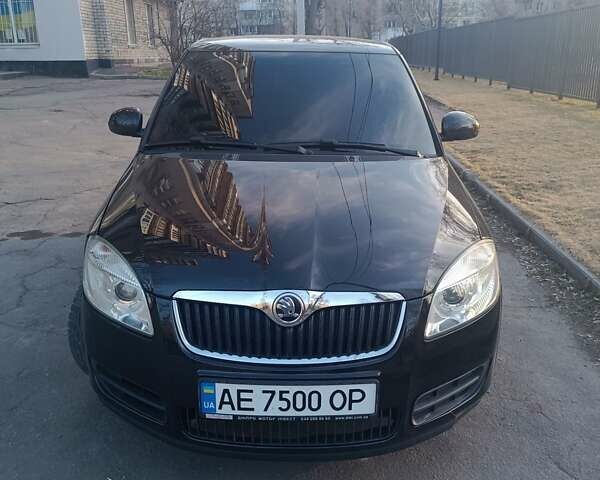 Черный Шкода Фабия, объемом двигателя 1.39 л и пробегом 255 тыс. км за 4200 $, фото 1 на Automoto.ua