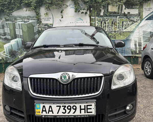 Черный Шкода Фабия, объемом двигателя 1.6 л и пробегом 110 тыс. км за 6400 $, фото 1 на Automoto.ua
