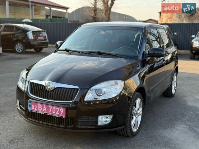 Черный Шкода Фабия, объемом двигателя 1.6 л и пробегом 175 тыс. км за 7950 $, фото 1 на Automoto.ua