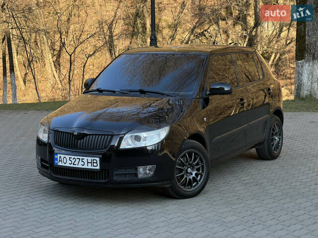 Черный Шкода Фабия, объемом двигателя 1.6 л и пробегом 212 тыс. км за 6700 $, фото 1 на Automoto.ua