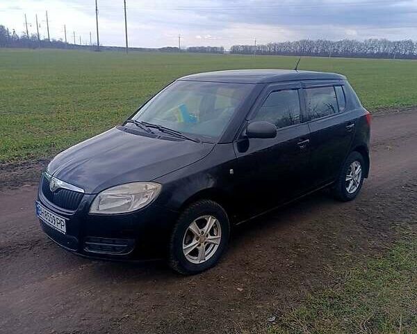 Черный Шкода Фабия, объемом двигателя 1.2 л и пробегом 300 тыс. км за 4000 $, фото 1 на Automoto.ua