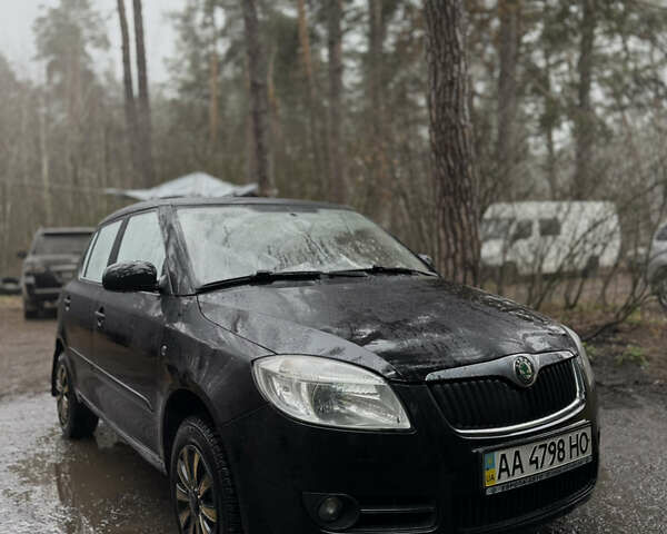 Черный Шкода Фабия, объемом двигателя 1.4 л и пробегом 94 тыс. км за 6000 $, фото 1 на Automoto.ua