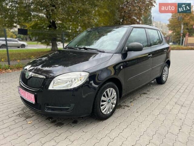 Черный Шкода Фабия, объемом двигателя 1.4 л и пробегом 208 тыс. км за 5300 $, фото 1 на Automoto.ua