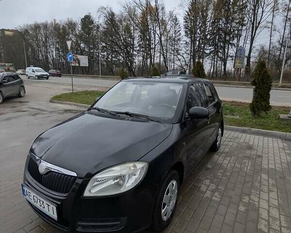 Черный Шкода Фабия, объемом двигателя 1.39 л и пробегом 230 тыс. км за 4500 $, фото 1 на Automoto.ua