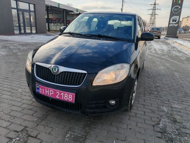 Черный Шкода Фабия, объемом двигателя 1.4 л и пробегом 198 тыс. км за 5500 $, фото 1 на Automoto.ua