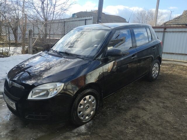 Черный Шкода Фабия, объемом двигателя 1.4 л и пробегом 203 тыс. км за 4900 $, фото 1 на Automoto.ua