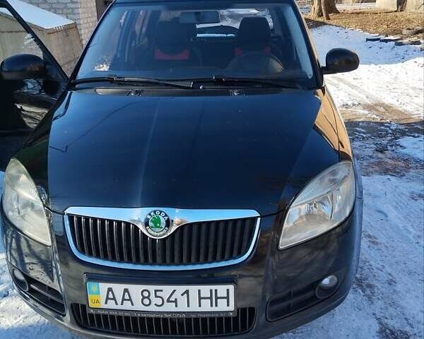 Черный Шкода Фабия, объемом двигателя 1.6 л и пробегом 160 тыс. км за 5600 $, фото 1 на Automoto.ua