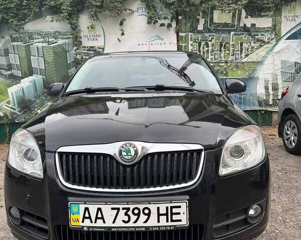 Черный Шкода Фабия, объемом двигателя 1.6 л и пробегом 114 тыс. км за 6100 $, фото 1 на Automoto.ua