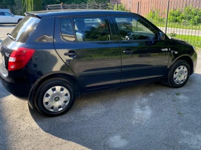 Черный Шкода Фабия, объемом двигателя 1.4 л и пробегом 115 тыс. км за 5000 $, фото 1 на Automoto.ua